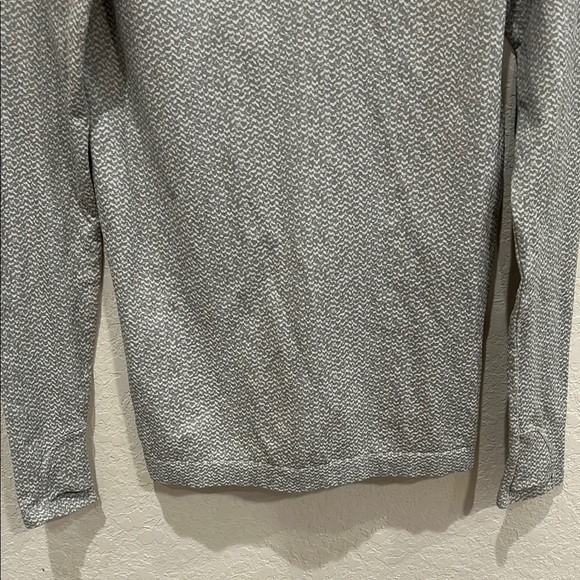 Athleta Flurry Peak Base Layer Shirt Womens Size Medium Turtleneck - Picture 5 of 10
